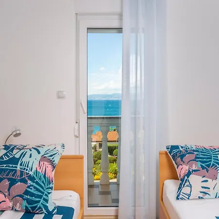 Apartman By The Sea Njivice, Krk - 5296 *